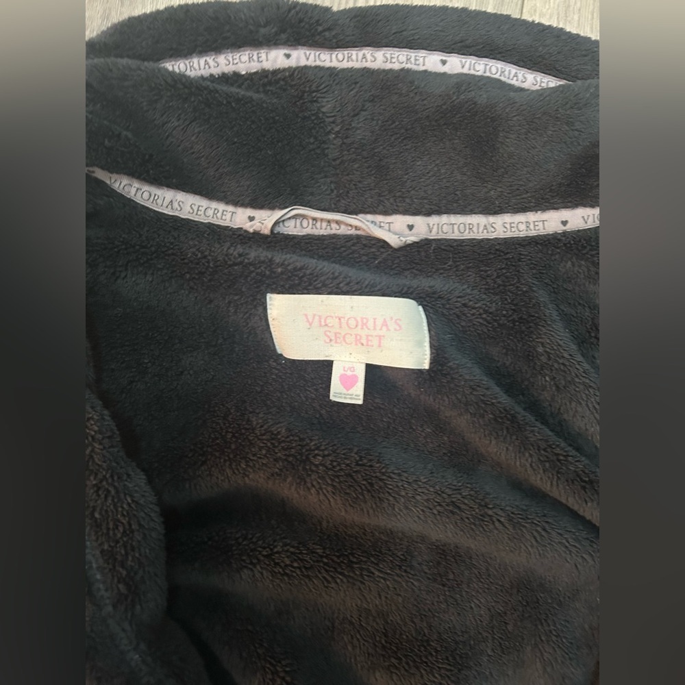 Victoria’s Secret Black Fuzzy Robe - Picture 4 of 4